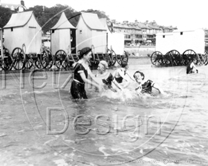 Picture of Isle of Wight - Sandown Bathers c1902 - N364