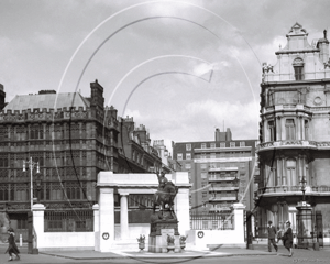 Grosvenor Gate, Park Lane in London c1930s