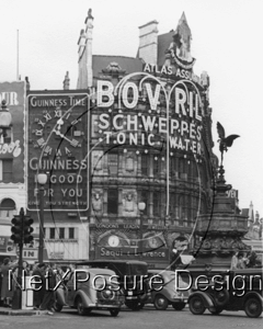 Piccadilly Circus in London c1950
