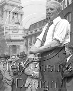 Picture of London Life - Tower Hill Speaker c1930s - N304