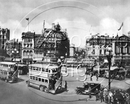 Piccadilly Circus in London c1910s