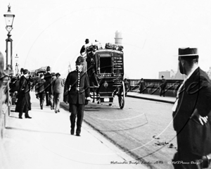 Westminster Bridge with a Horse-drawn bus and Policeman in London c1890s