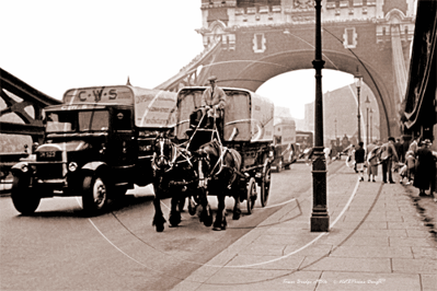 Picture of London - Tower Bridge & Wagon c1950s - N2162