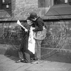 Picture of London Life - Boy Paper Sellers c1900s - N2391