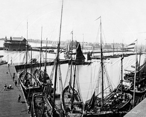 Picture of Suffolk - Lowestoft Harbour c1890s - N1550