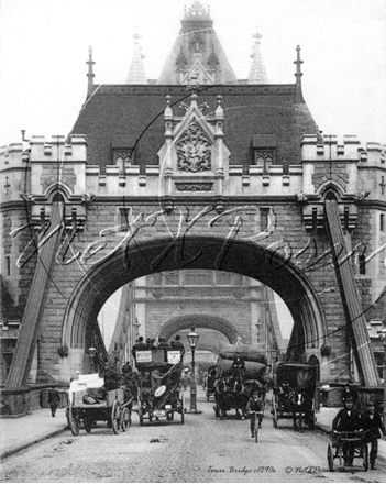 Picture of London - Tower Bridge Looking Nth c1890s - N539