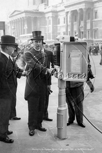 Picture of London - Trafalgar Square c1933 - N2958