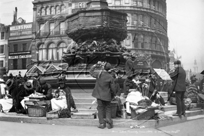 Piccadilly Circus in Central London c1890s
