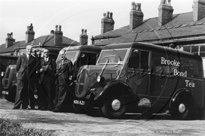 Picture of Transport - Brooke Bond Tea Delivery Vans c1940s - N3254