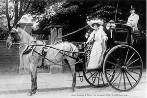 Picture of London, N - Hampstead, Hansom Cab with Actress Marie Studholme c1900s - N3288