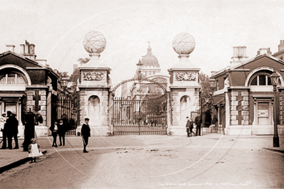 Picture of London, SE - Greenwich, King William Walk Entrance to Naval College c1900s - N3433