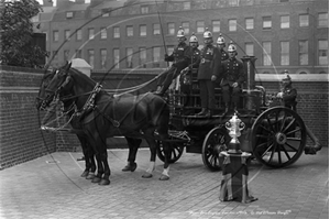 Picture of London - Fire Brigade, Horse Drawn Steam Engine c1900s - N3533
