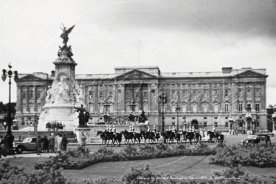 Changing of the Guards, Buckingham Palace, Westminster in London c1950s