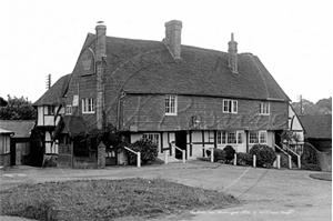 Picture of Sussex - Chiddingfold, The Crown Inn c1910s - N3898