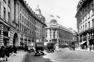 Regent Street from Piccadilly Circus in Central London c1936
