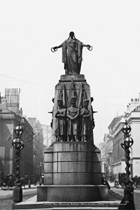 Picture of London - Westminster, Waterloo Place, Crimean War Memorial c1890s - N4303