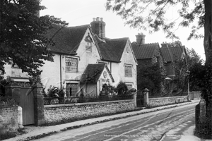 Picture of Oxon - Wallingford, Alms Houses and Cottage Hospital c1904 - N4478
