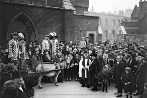 Picture of London Life - Massinger Street,  St Mary Magdalene Church, Pearly Kings and Queens c1920s - N034