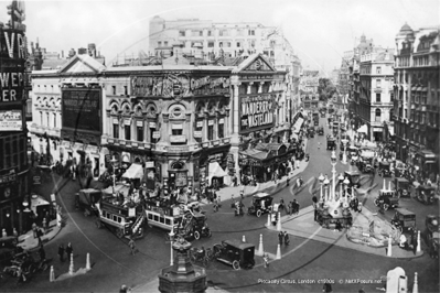 Piccadilly Circus in Central London c1930s