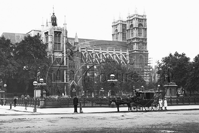 Picture of London - Westminster, Parliament Square, Westminster Abbey, Four Wheeler Cab c1880s - N5303a