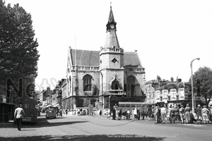 Picture of Oxon - Banbury, Bus Station and Town Hall c1950s - N5438